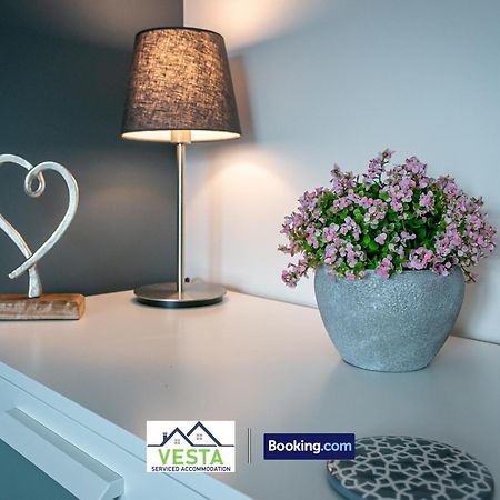 Three Bedroom Apartment By Vesta Serviced Accommodation & Short Lets Hatfield With Free Parking Экстерьер фото