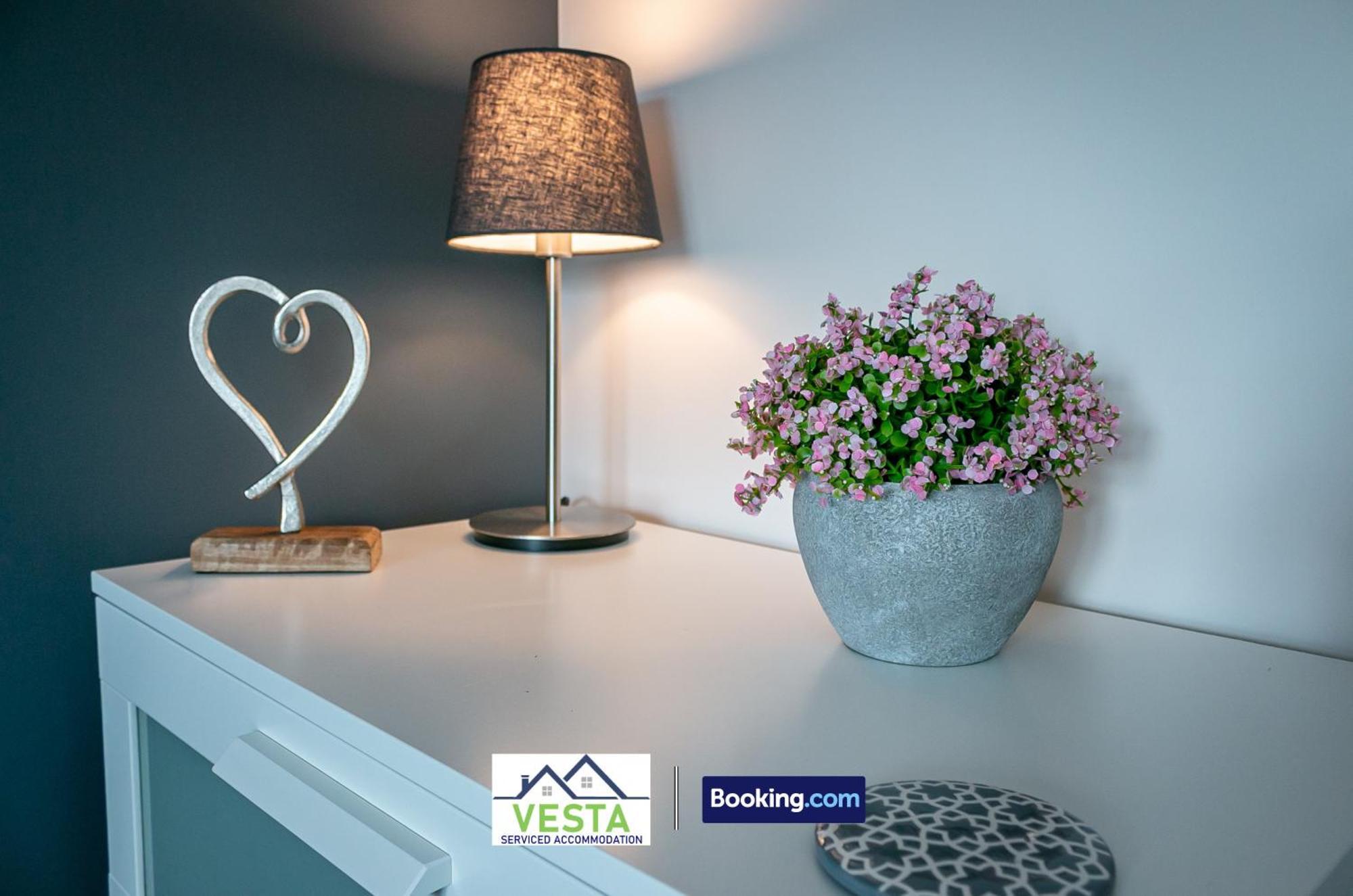 Three Bedroom Apartment By Vesta Serviced Accommodation & Short Lets Hatfield With Free Parking Экстерьер фото