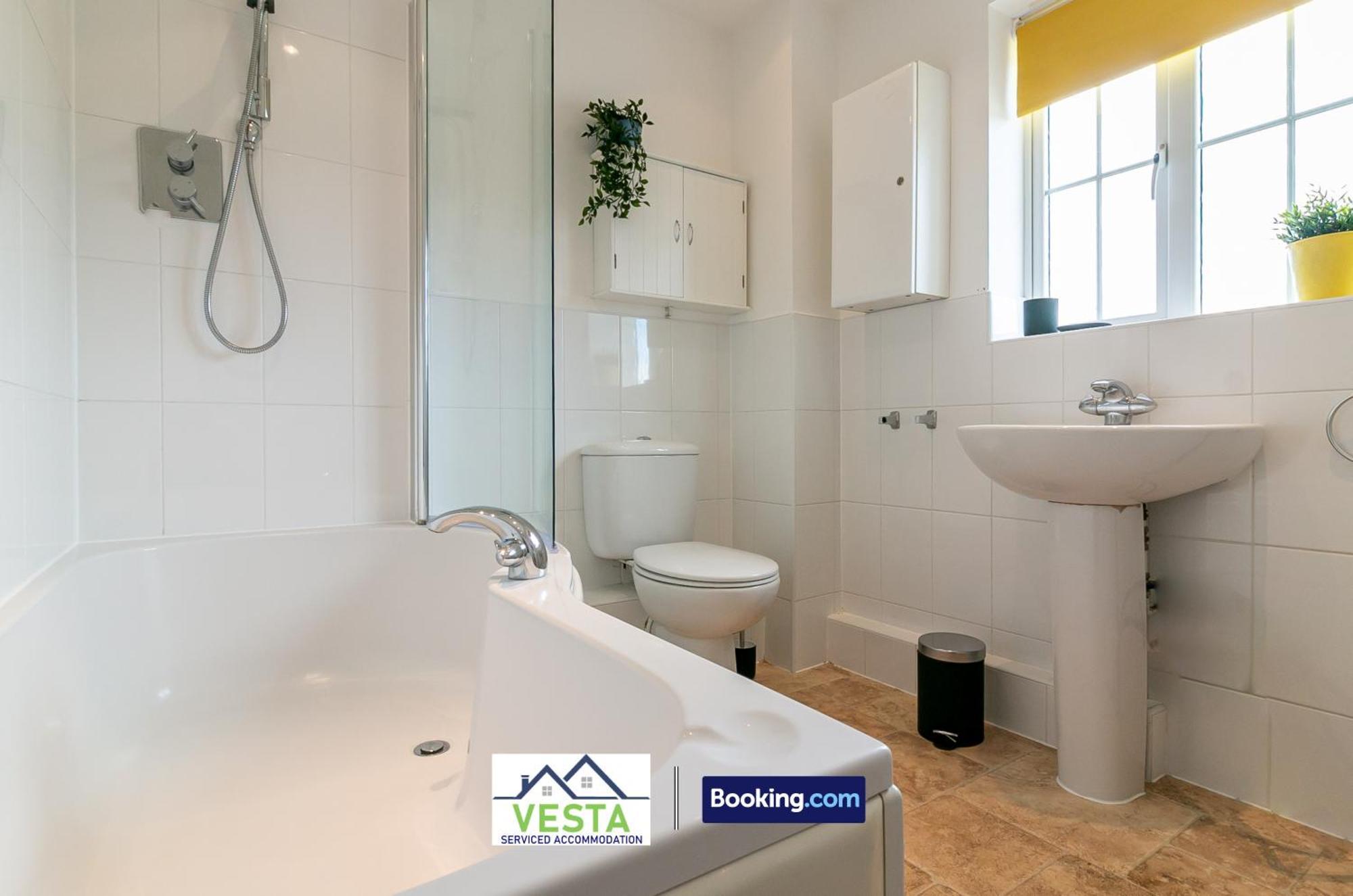 Three Bedroom Apartment By Vesta Serviced Accommodation & Short Lets Hatfield With Free Parking Экстерьер фото