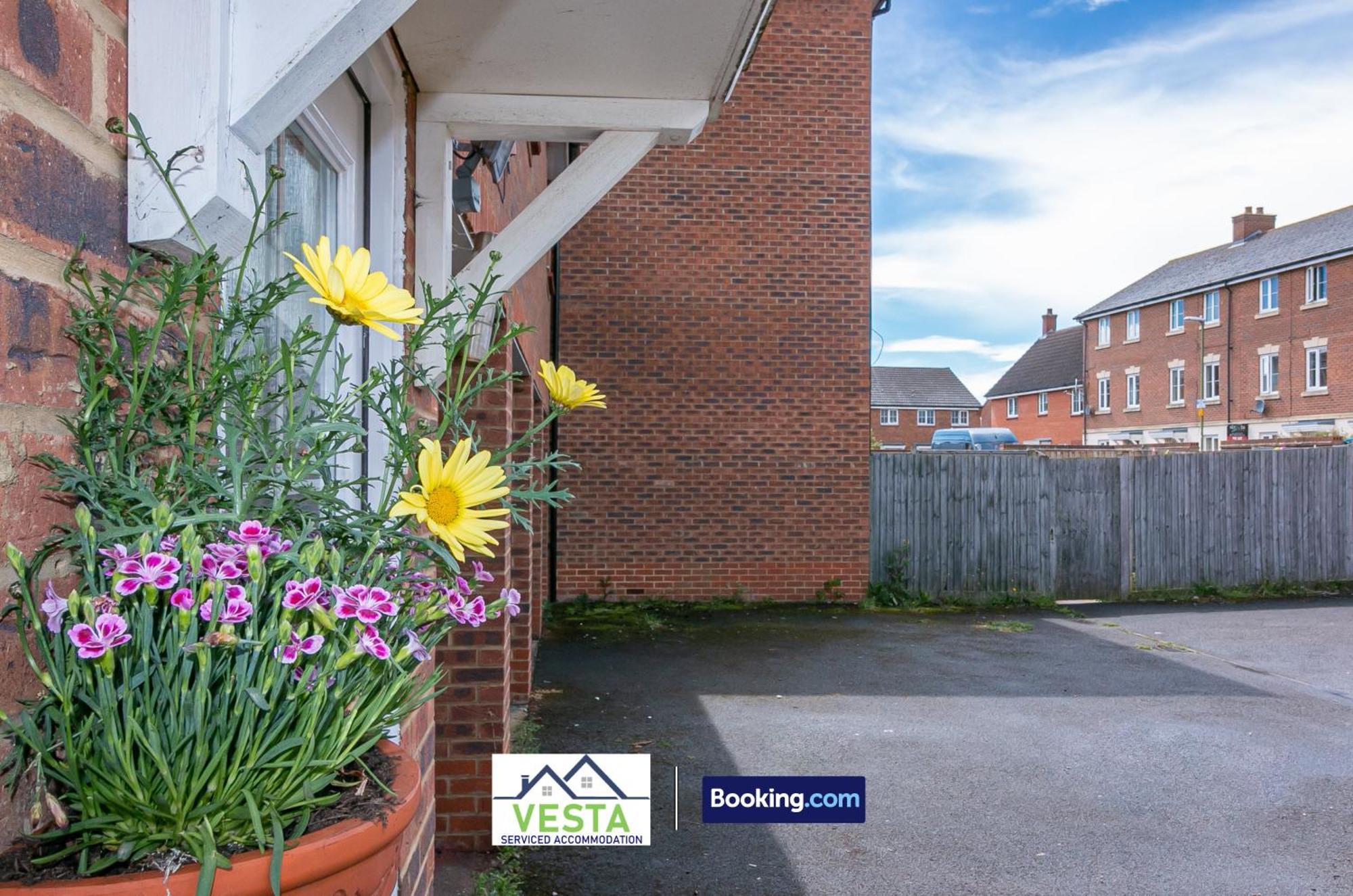Three Bedroom Apartment By Vesta Serviced Accommodation & Short Lets Hatfield With Free Parking Экстерьер фото