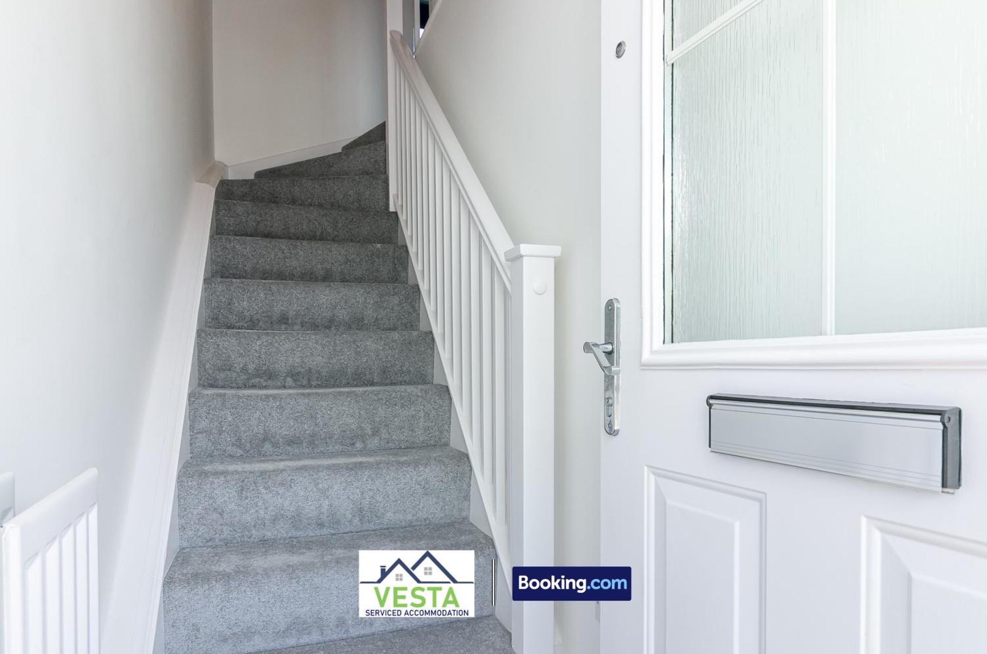 Three Bedroom Apartment By Vesta Serviced Accommodation & Short Lets Hatfield With Free Parking Экстерьер фото