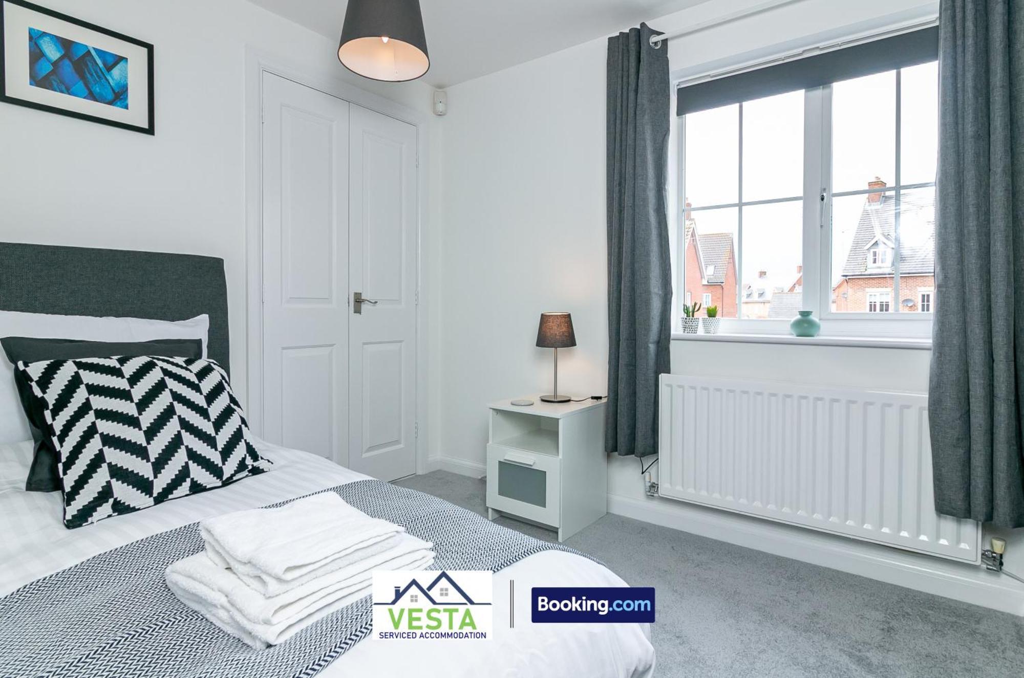 Three Bedroom Apartment By Vesta Serviced Accommodation & Short Lets Hatfield With Free Parking Экстерьер фото