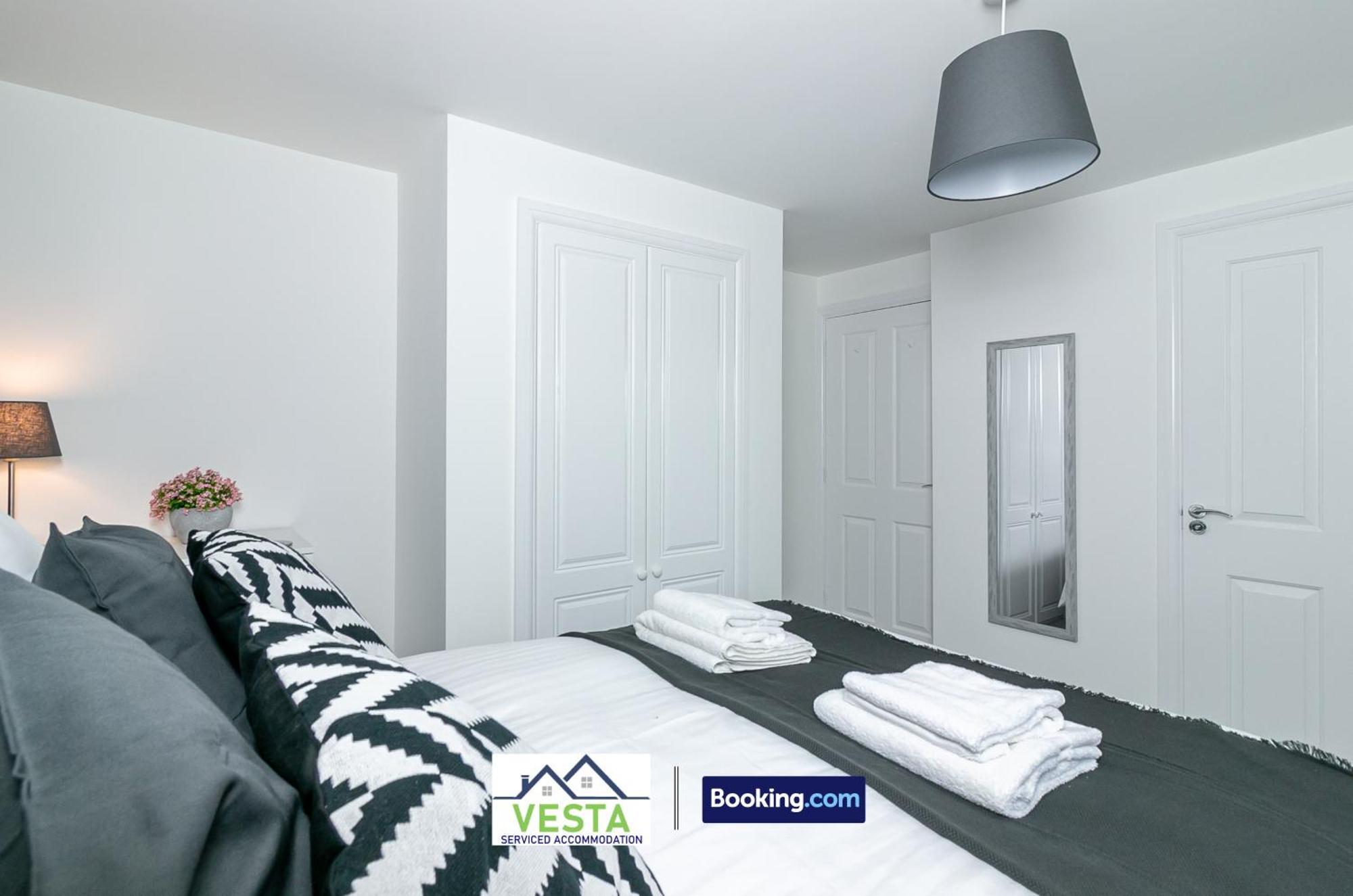 Three Bedroom Apartment By Vesta Serviced Accommodation & Short Lets Hatfield With Free Parking Экстерьер фото
