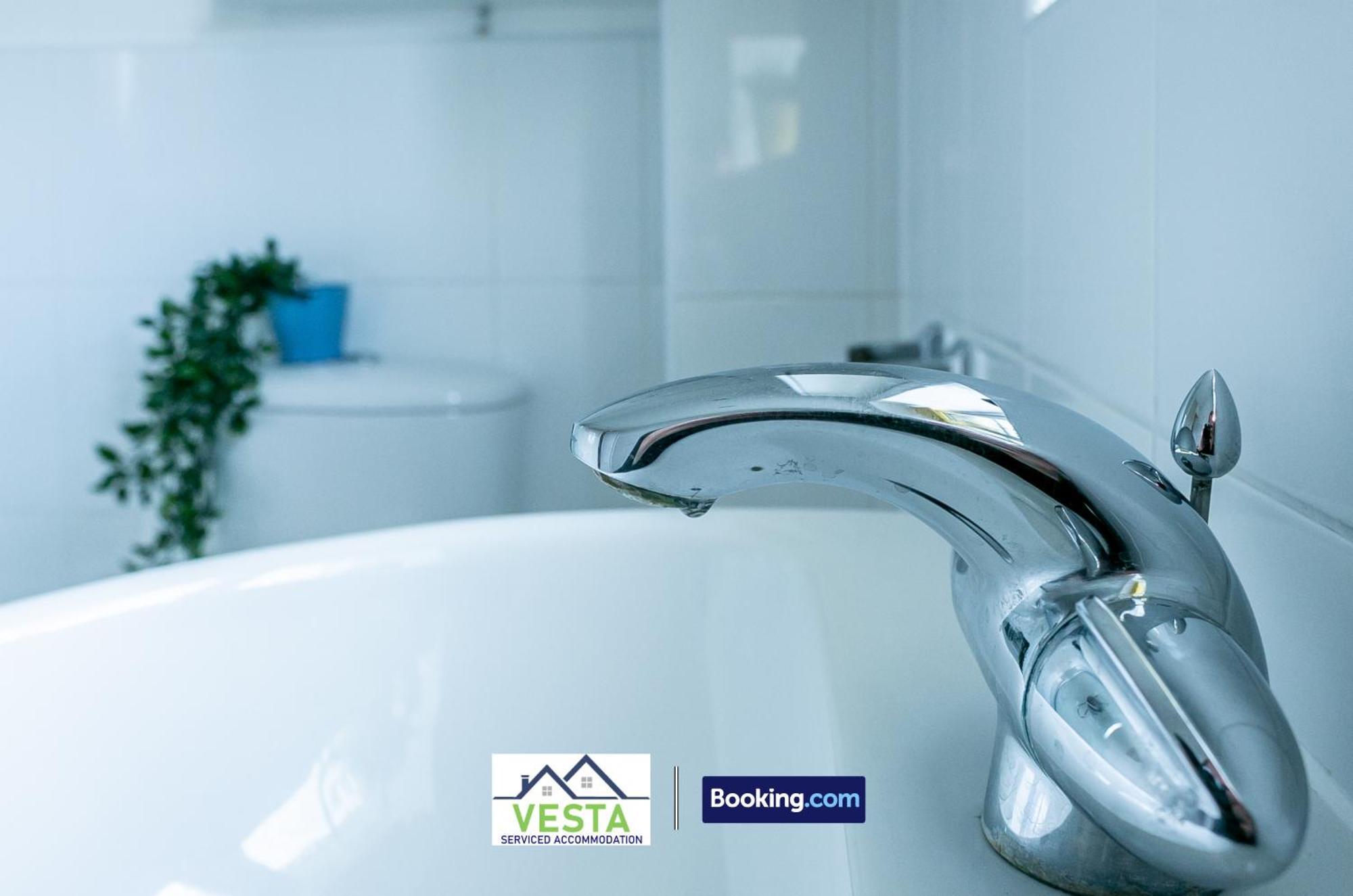 Three Bedroom Apartment By Vesta Serviced Accommodation & Short Lets Hatfield With Free Parking Экстерьер фото